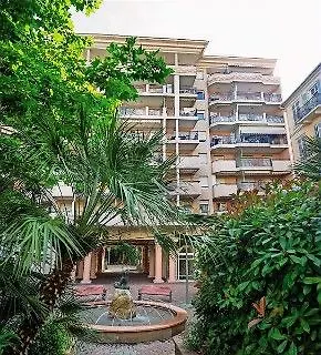 两岸公园皮埃尔假日公寓酒店 芒通 公寓式酒店