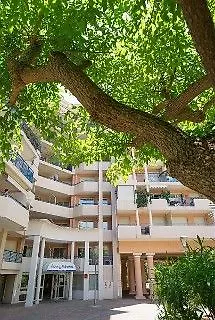 两岸公园皮埃尔假日公寓酒店 芒通